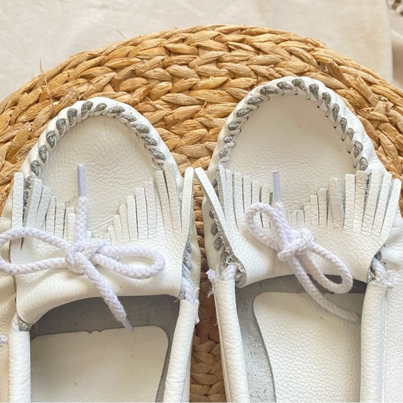 Pure white moccasins - Picture 3 of 4
